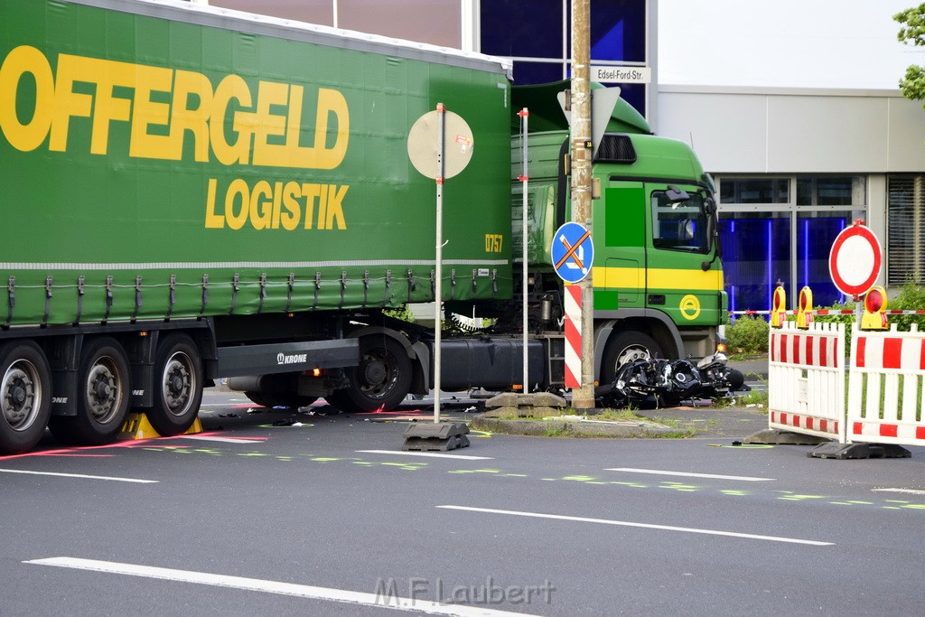 Schwerer Motorrad Unfall Feldkassel Robert Boschstr Edsel Fordstr P062.JPG - Miklos Laubert